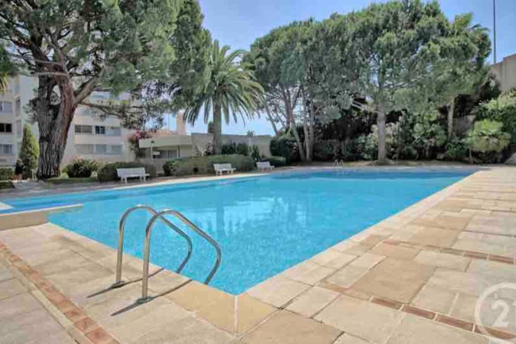 Golfe Juan Studio Dans Residence Avec Piscine Валорис Екстериор снимка