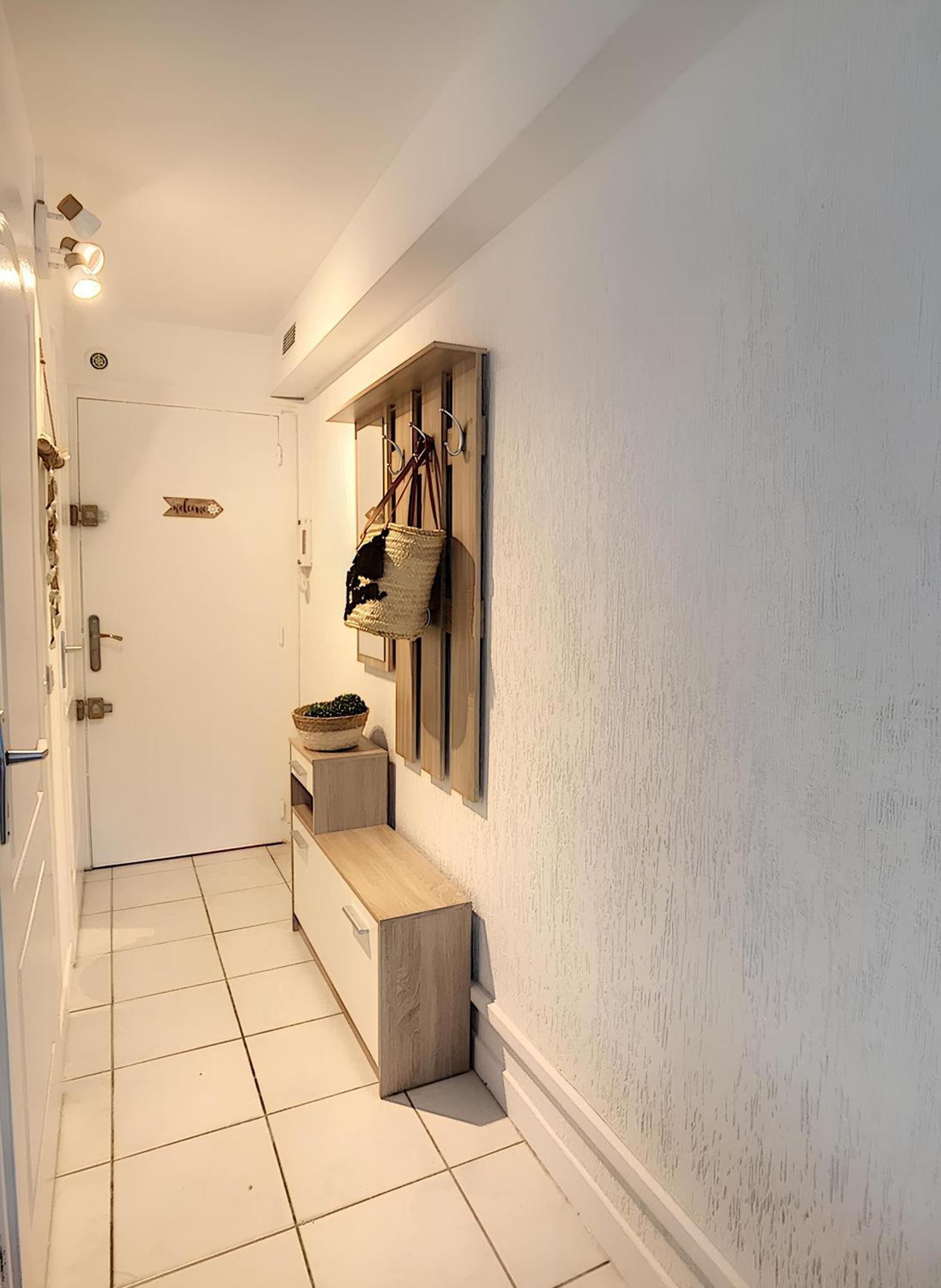 Golfe Juan Studio Dans Residence Avec Piscine Валорис Екстериор снимка